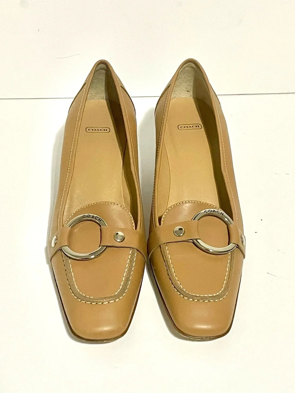 COACH Shelly Pumps Shoes Sz. 7 B Beige Suede Buckle Low Heels Made Logo ITALY